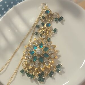 Elegant Gold and Green Pendant Necklace (Upcycled)